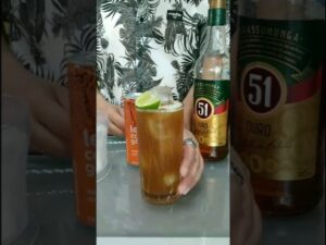 Chá com Cachaça? Bora fazer o 51 IceMate suave e refrescante #shorts #drinks #bartender #cocktail