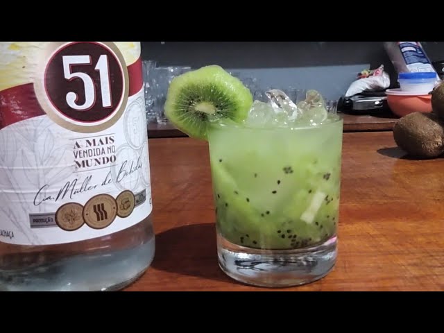 Como fazer Caipirinha de kiwi com 51 ( Qualquer pessoa conseguefazer )