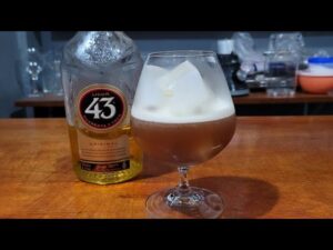 COMO FAZER E PREPARAR O DRINK CARAJILLO COM LICOR 43 CAFÉ E GELO NA COQUETELEIRA FÁCIL E RÁPIDO