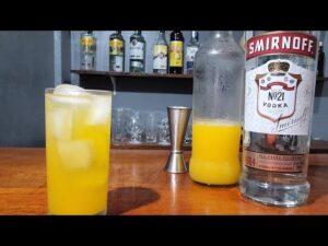 CHAVE DE FENDA (SCREWDRIVER) DRINK COM VODKA SMIRNOFF E SUCO DE LARANJA NATURAL RECEITA FÁCIL BARATA